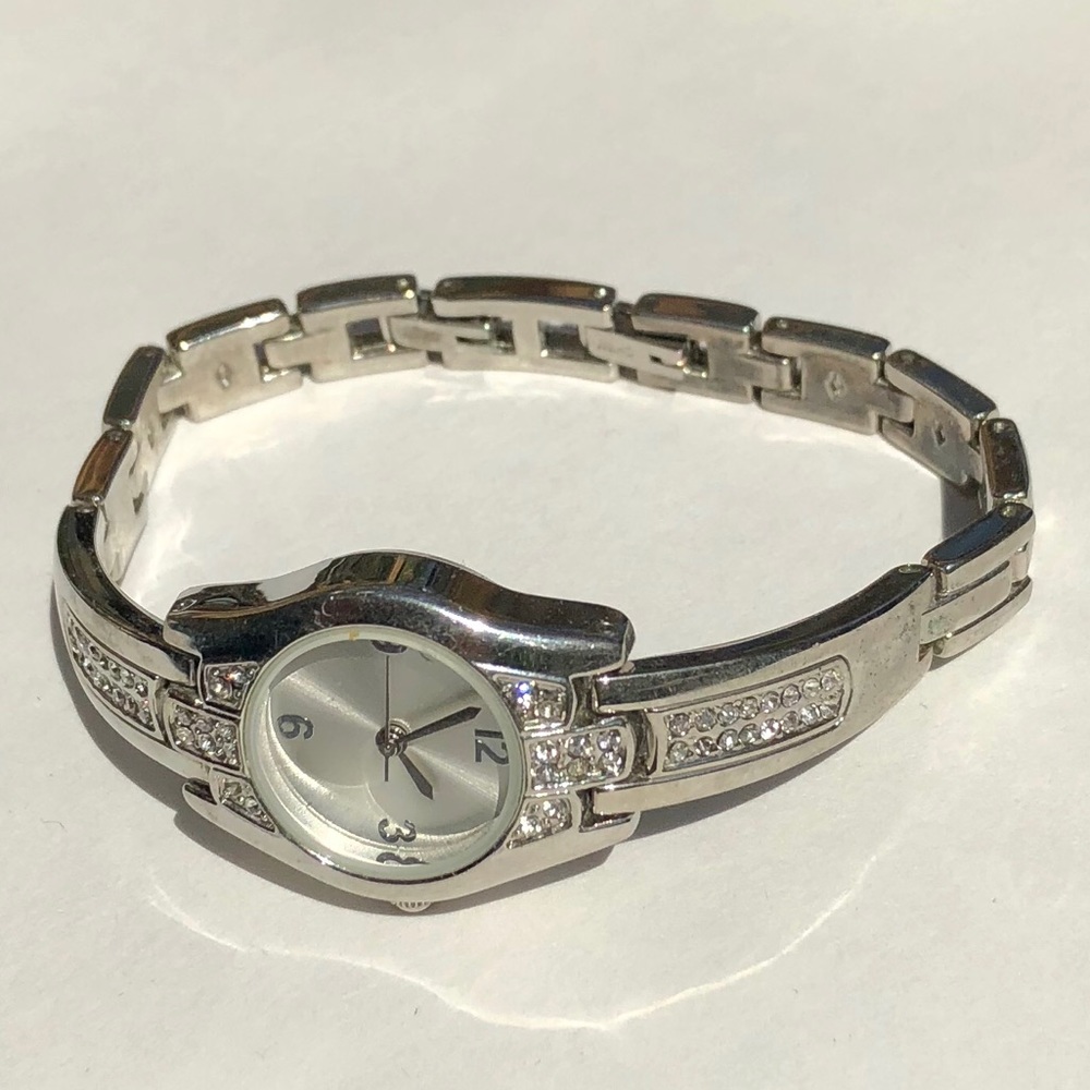 Thin silver rhinestone watch *new battery*